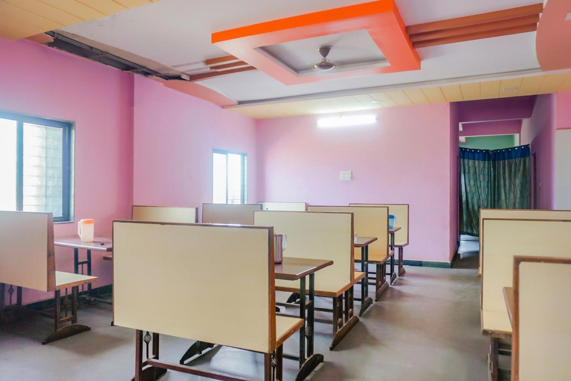 Spot On 79676 Hote Kinara Lodging And Restaurant Daund Exterior photo